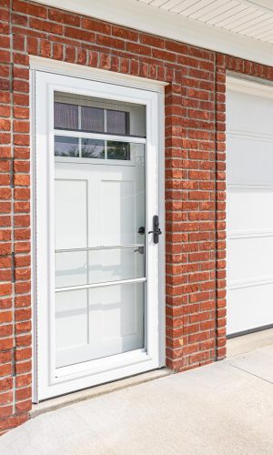 Spectrum-Storm-Door-in-Snow-Mist-White_DSC8261